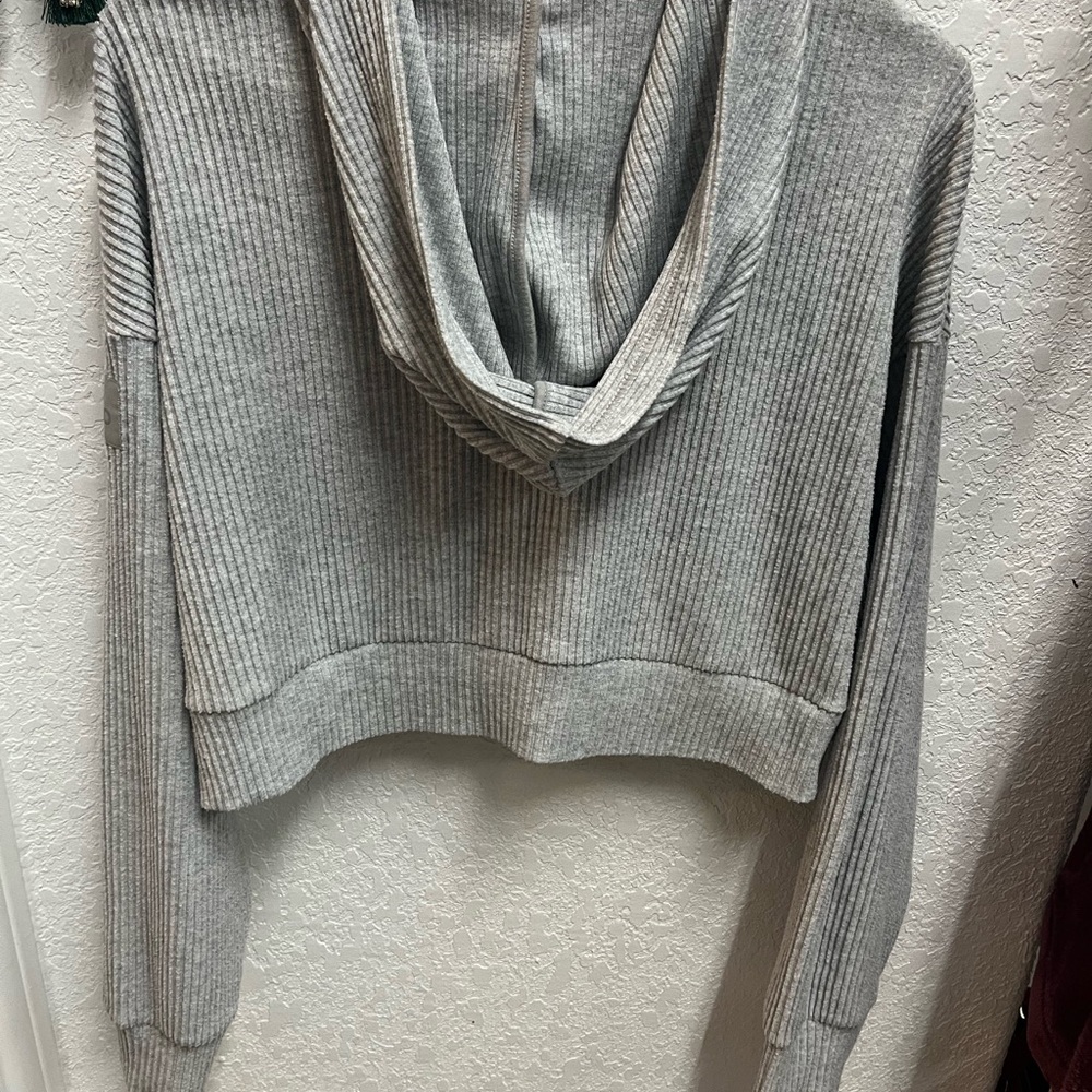 Alo muse Gray Ribbed Cropped Hoodie - Picture 2 of 6